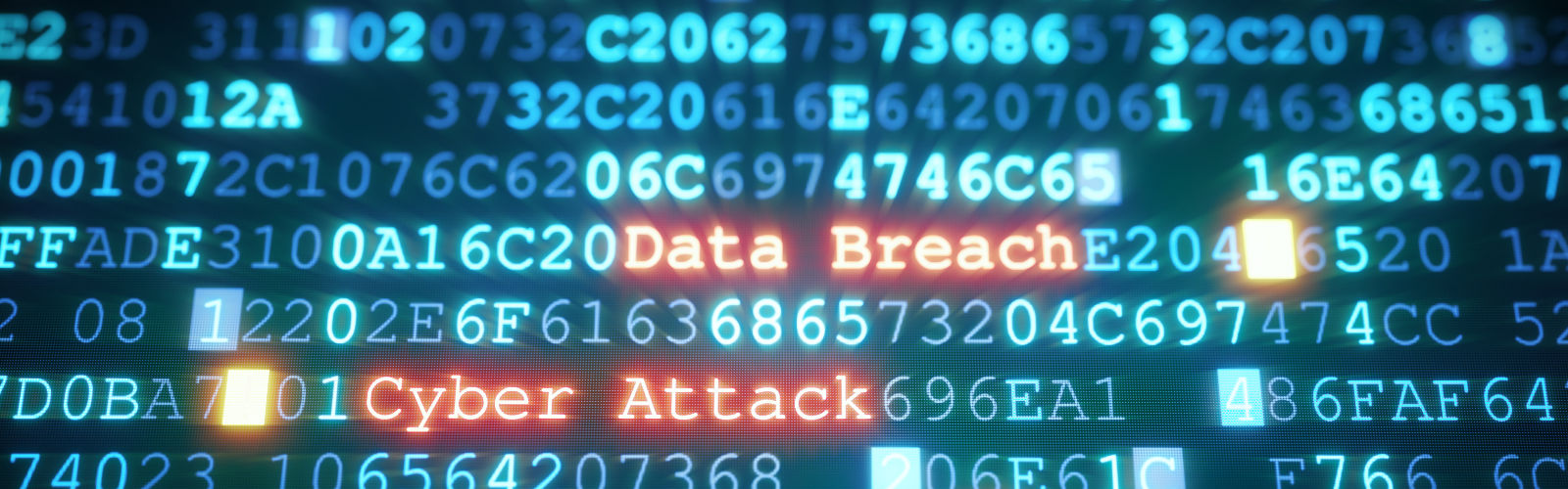 Symbolbild: Data Breach und Cyber Attack in roten Lettern stechen aus einem in blau gehaltenen Code hervor